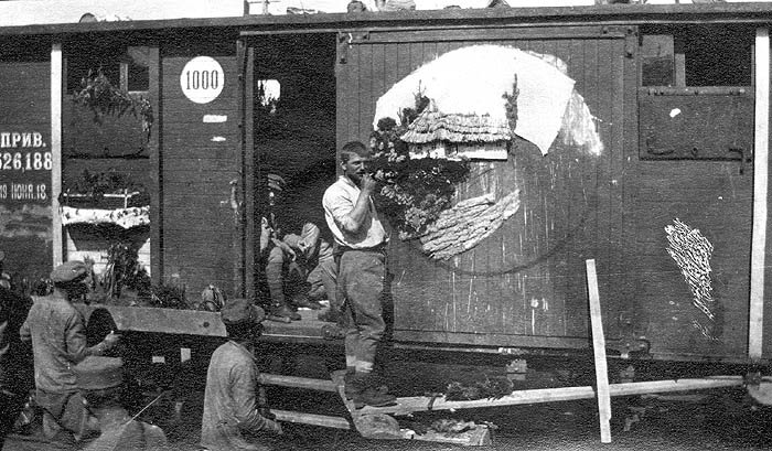 Cseh légiósok vonata a Transzszibériai vasúton, egy ilyen vagonban dolgozott Ábrahám János suszterként •  Fotó: Forrás: Wikipédia