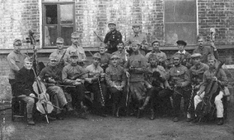 Sajtóhistorikum: háborús és békeidők