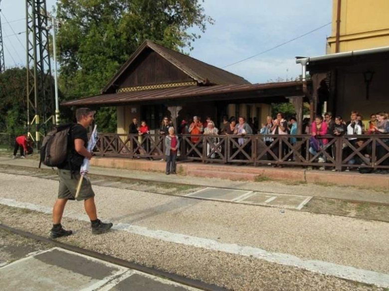 Útja során sok településen várták szeretettel a versvándort •  Fotó: Forrás: Tóth Péter Lóránt