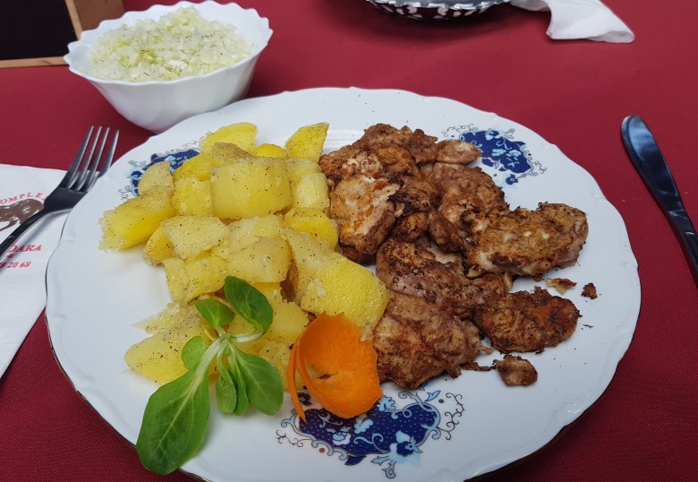 Roston sült agyvelő
parasztburgonyáva •  Fotó: Kisréti Zsombor