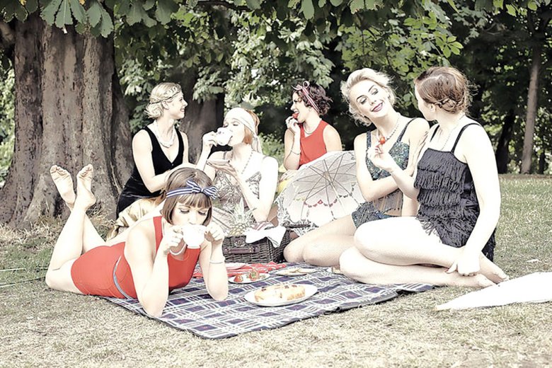 Flapper lányok piknikje 