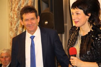 Operaénekes és mesterséf az üstnél