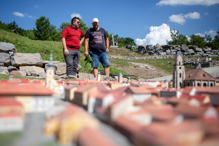 Tolódik a szejkefürdői ivó- és szennyvízhálózat átvétele – elköltözhet a Mini-Erdély Park