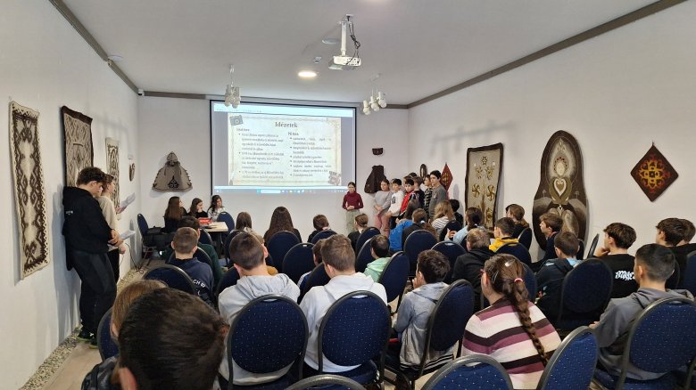 Örökségünk őrei, Henter-kúria őrei