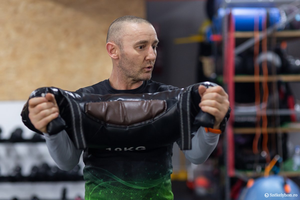 A fitneszgyakorlatok mellett a harcművészet a másik ihletője •  Fotó: Erdély Bálint Előd