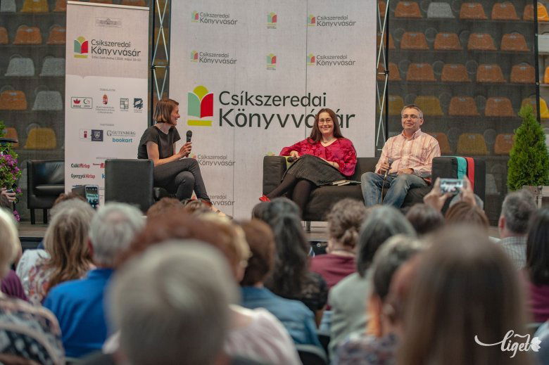 A csíkszeredai könyvvásár apropóján találkoztunk az amúgy Budapesten élő íróval •  Fotó: Gecse Noémi