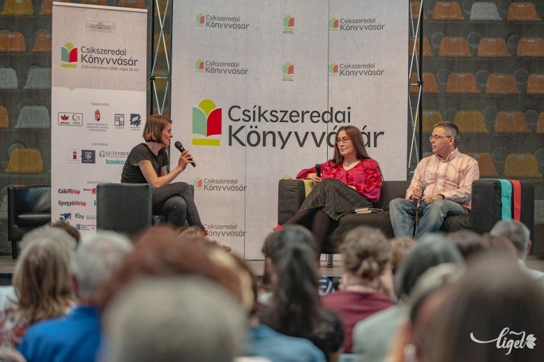A nyilvánosság előtt is beszél házasságáról a költő és az író •  Fotó: Gecse Noémi
