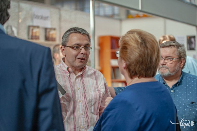 Az író úgy érzi, sikerült olyan könyveket írnia, amit szeretnek az emberek •  Fotó: Gecse Noémi