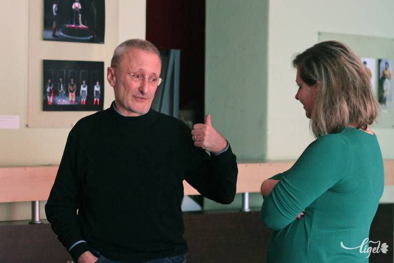 Van, amikor hosszúfénnyel kell világítani, kell tudni, hogy merre tartunk, be kell látni hosszan az utat •  Fotó: Haáz Vince