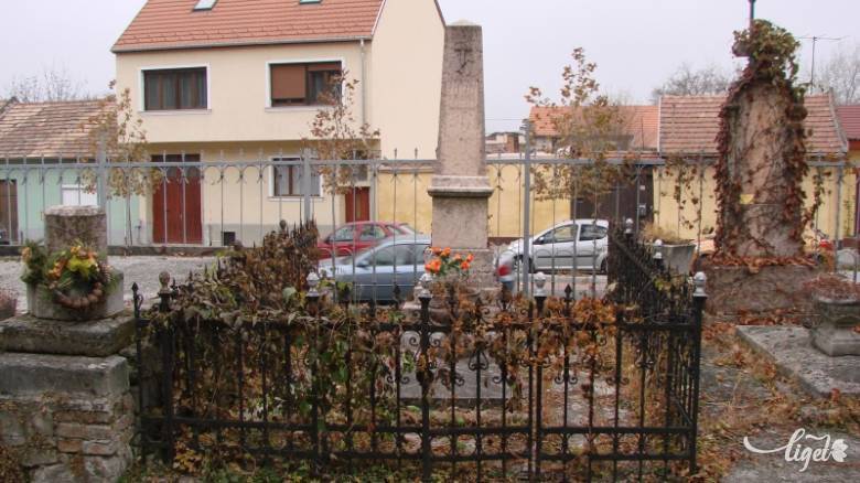 Tamás József síremléke az esztergomi belvárosi temetőben 