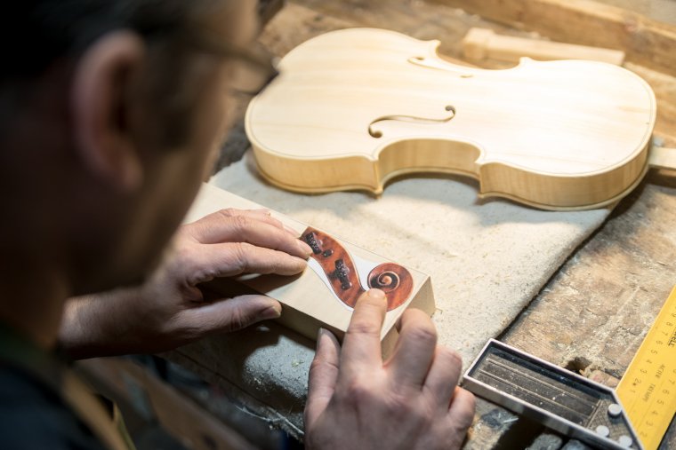 Elindulhat a hangszerkészítő képzés