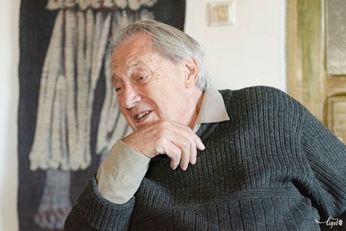 „Olyan világ nyílott ki Moldvában számomra, mintha néprajzi szakkönyveim szólaltak volna meg, a nyelv, a viselet, a szokásvilág, az étkezés, a ház, az életmód, minden tekintetében” •  Fotó: Gábos Albin