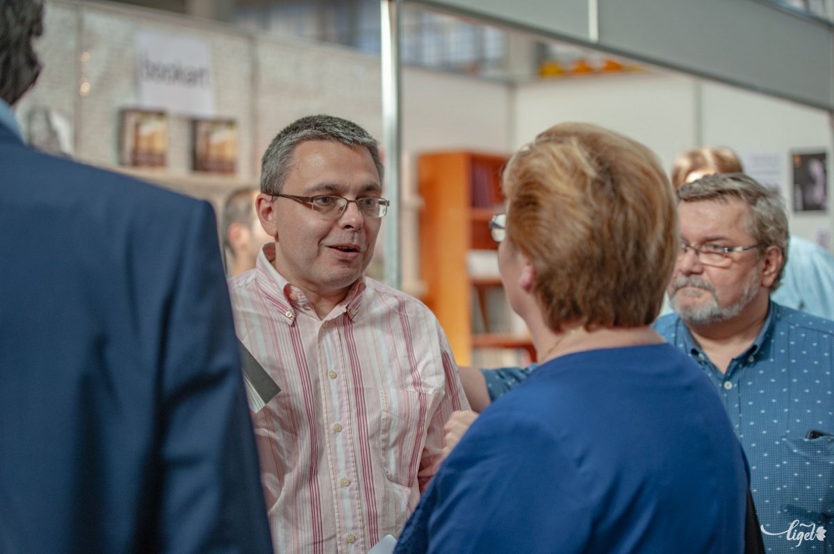 Az író úgy érzi, sikerült olyan könyveket írnia, amit szeretnek az emberek •  Fotó: Gecse Noémi
