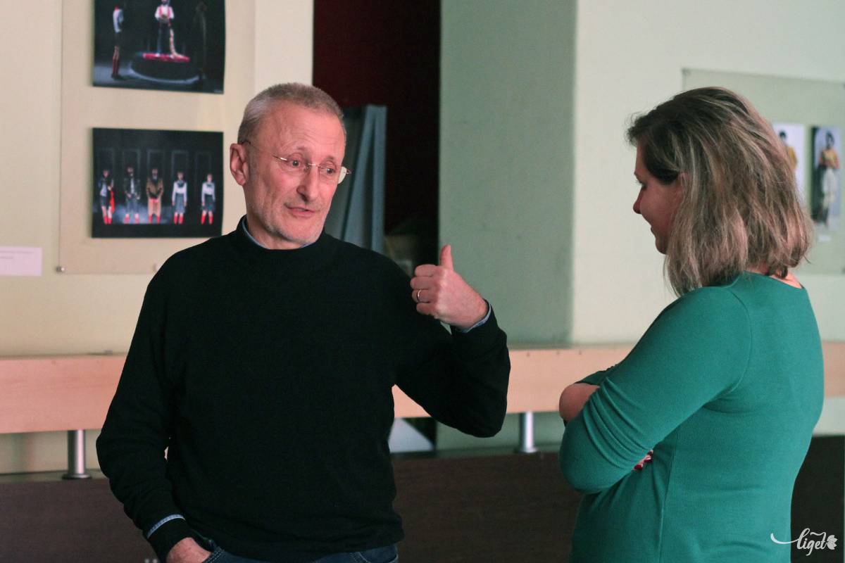 Van, amikor hosszúfénnyel kell világítani, kell tudni, hogy merre tartunk, be kell látni hosszan az utat •  Fotó: Haáz Vince