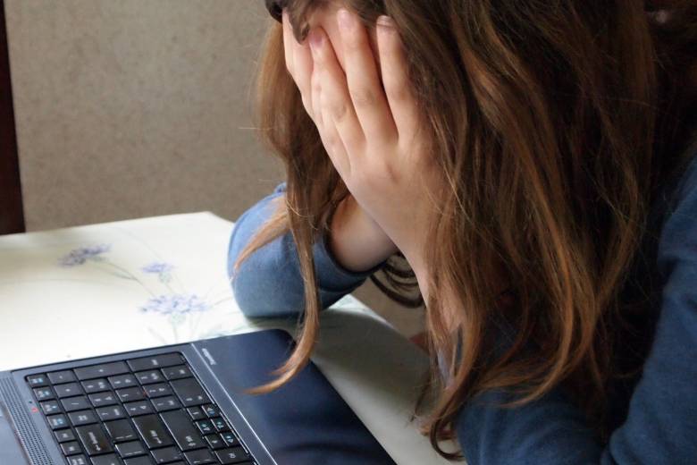 Ha a közelmúltban legalább otthon nyugta lehetett a diáknak, a „cyberbullying” miatt ma már hazaviszik a problémát •  Fotó: Pixabay.com