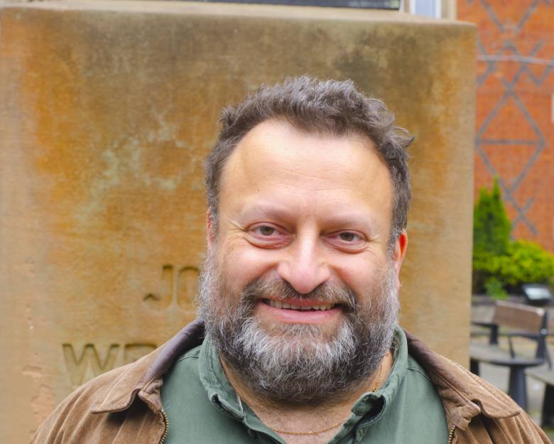 Dr. András Péter: hajdani udvarhelyi diák, mesterségesintelligencia-kutató, volt angol parlamenti képviselőjelölt és dékán egy személyben 