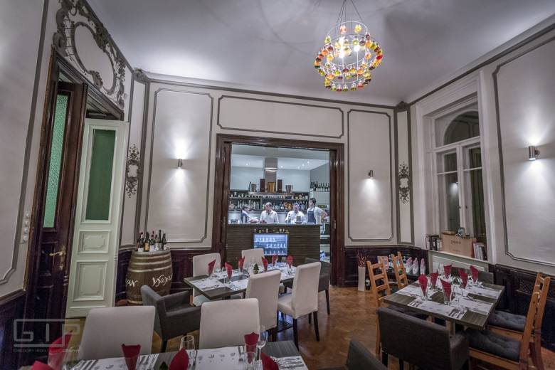 A vendég egy illat, íz és bor hármas harmóniájában részesül az este folyamán 