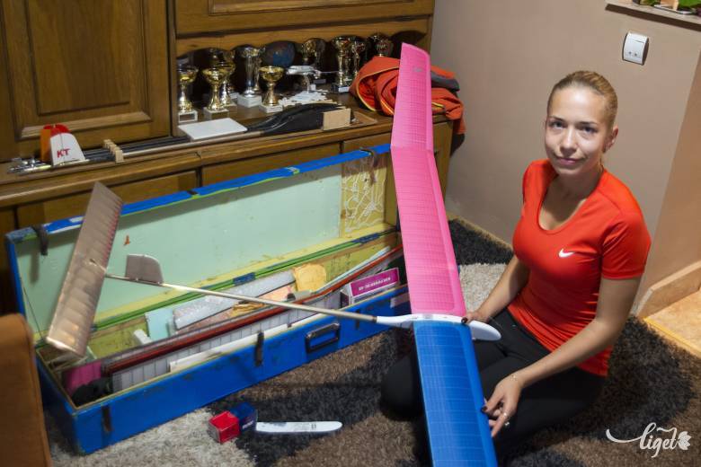 Kiss Tamara az Ifjúsági Repülőmodellező Világbajnokság többszörös éremszerzője •  Fotó: Dávid Anna Júlia