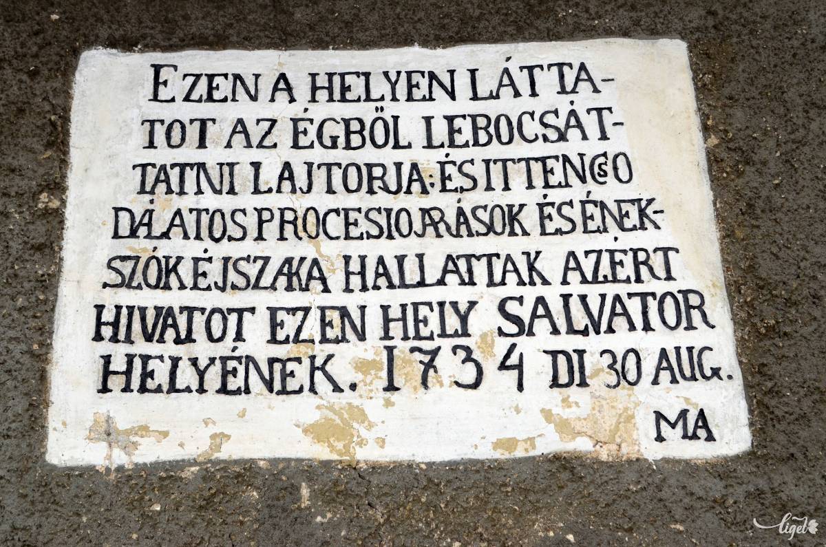 Emléktábla a Salvator-kápolnán •  Fotó: Jánosi Csaba