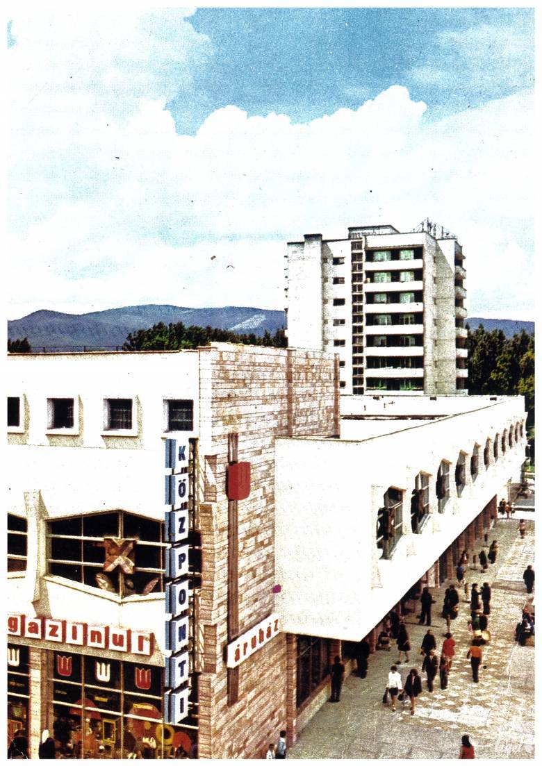 1974. május 10-én nyitották meg Csíkszeredában a Központi áruházat 