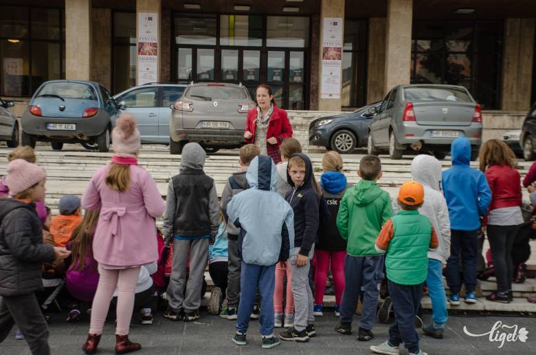 A mesemondó nem hisz a bemagolt meseszövegben •  Fotó: Gecse Noémi