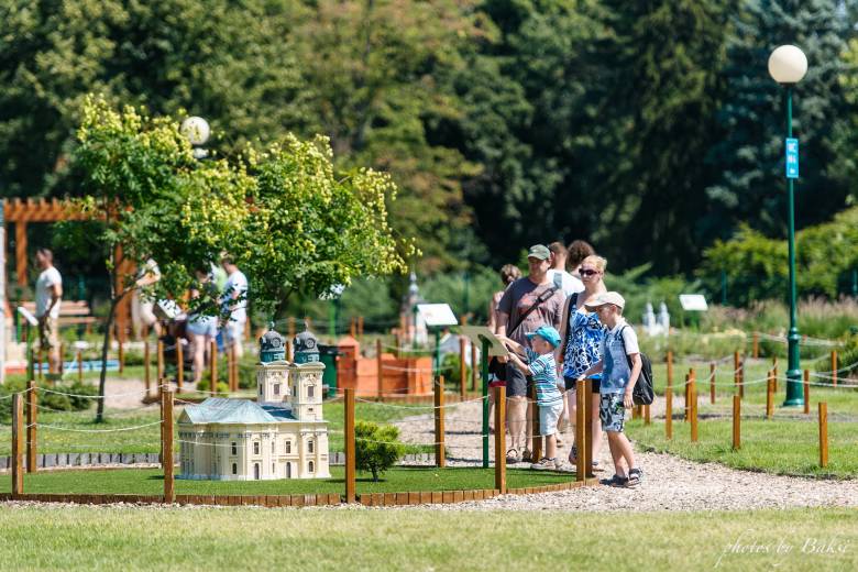 A turistacsalogató makettpark Nagy-Magyarország híres építményeit mutatja be a látogatóknak •  Fotó: Mini Magyarország Makettpark