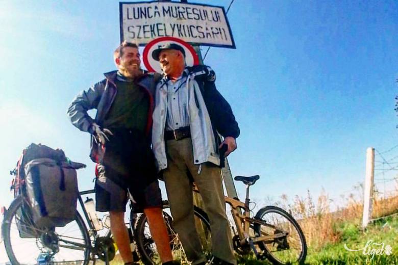 A büszke apai tekintet. Nem akármilyen tettet hajtott végre a fia •  Fotó: Albert Nándor