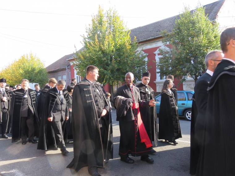 Csodaszámba menő lelkész Ugandából