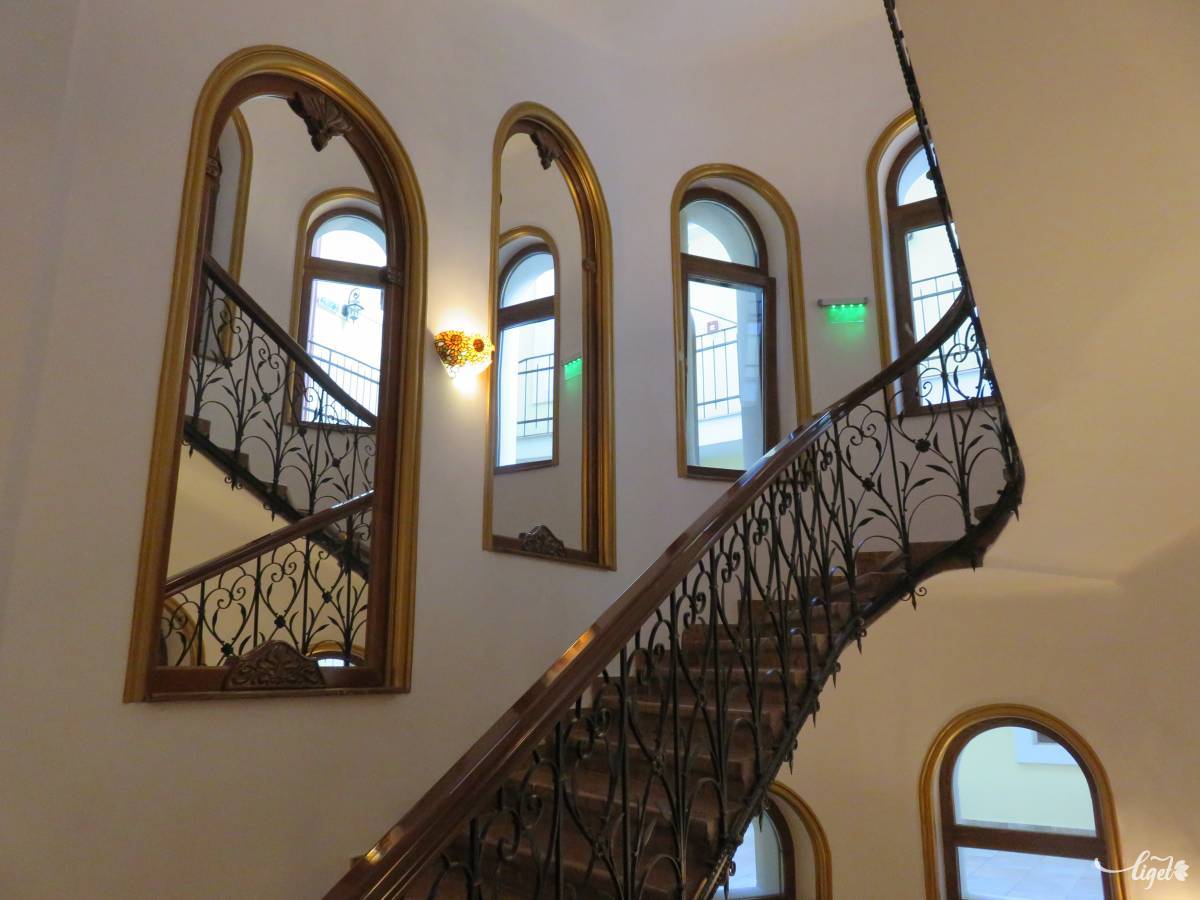 Nagyvárad hotel lépcsőháza •  Fotó: Antal Erika