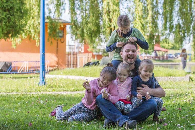 Vásott kölyök és szigorú apuka