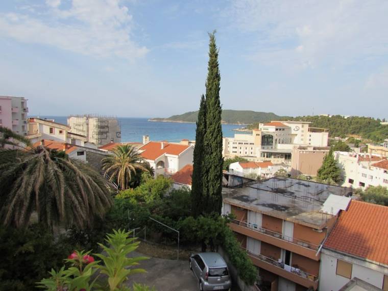 Montenegró szigorít, Szerbia enyhít a korlátozásokon az ünnepekre