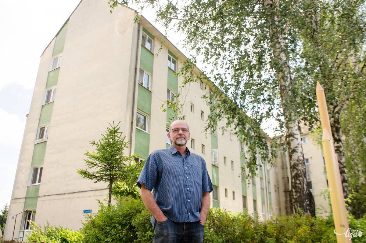 Már nem vágyik el, szeret városában élni a több ezer képet értékesítő festő és grafikus •  Fotó: Gecse Noémi