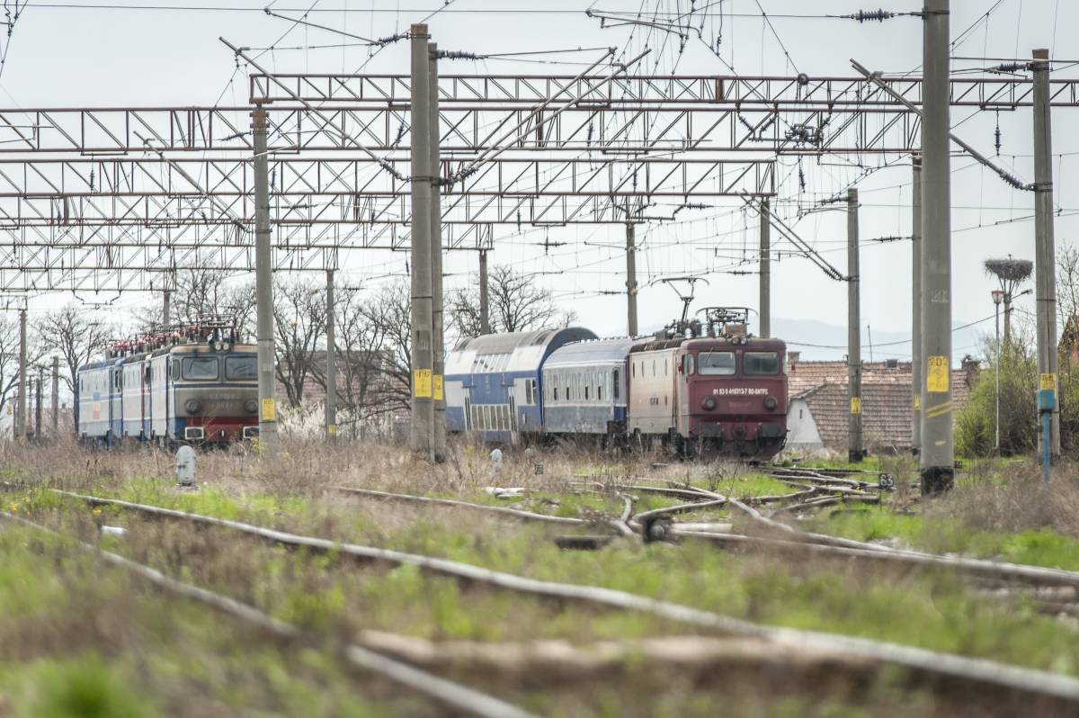 A menetrendszerinti járatok a madéfalvi vasútállomáson várakoznak. Illusztráció •  Fotó: Pinti Attila