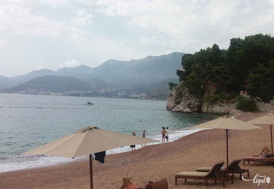 A legluxusabb strandtól a zsuppfedeles napernyőkig bő a választék •  Fotó: Bacsa Judit