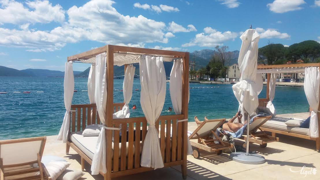 Tivati királyság. A Kotori-öböl településein tudják, kényeztetés kell a turistáknak •  Fotó: Bacsa Judit