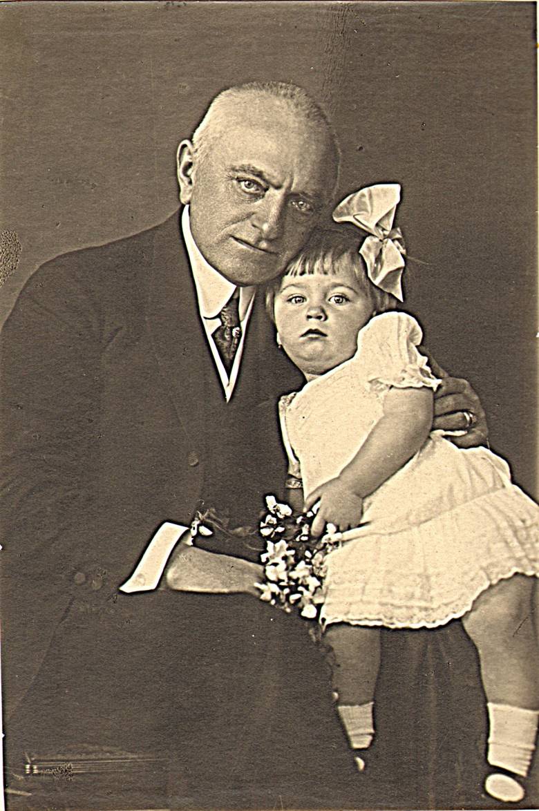 Bernády és kislánya 1921 körül 