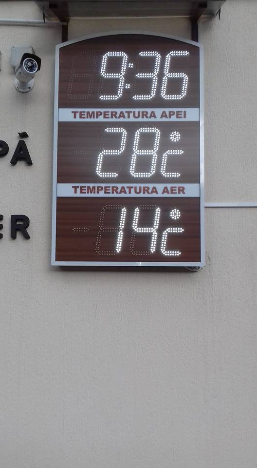 A melegített vízben szeptemberben is jól esik a lubickolás •  Fotó: sovata-alunis.ro
