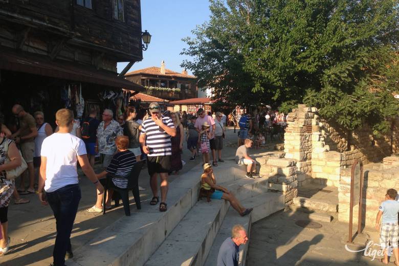 Neszebár. A tömegiszonnyal rendelkezőknek nem ajánlott •  Fotó: Rédai Attila