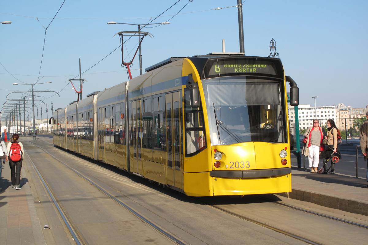 Az utcán „nőnek” a témák Budapesten • Fotó: Wikipédia