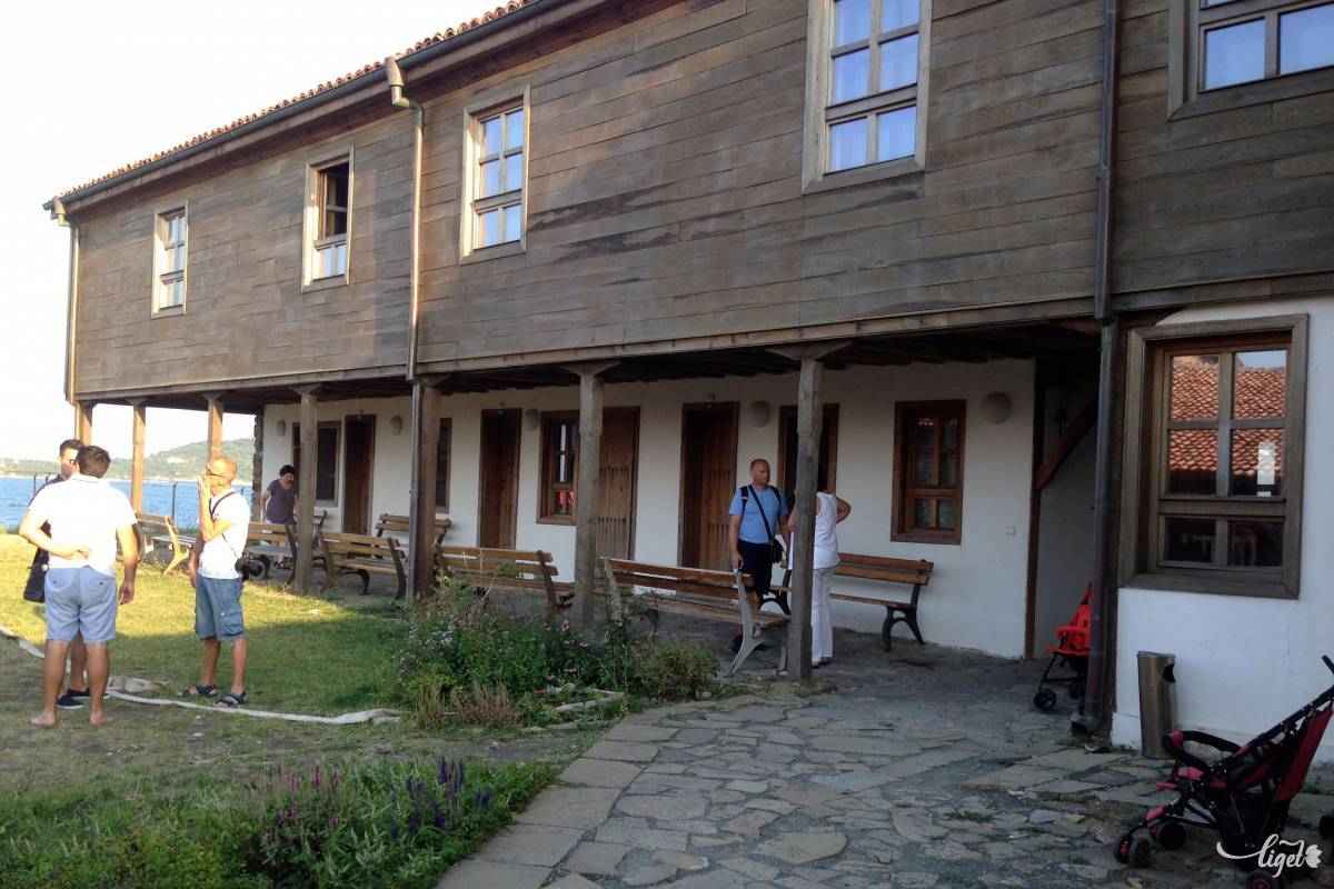Szent Anasztázia szigetének meglátogatása egy Burgasz kevés turistalátványosságai közül, a top 3-ban ezen kívül a központi, amúgy valóban lenyűgöző park és a nagyobbik pláza van benne •  Fotó: Rédai Attila