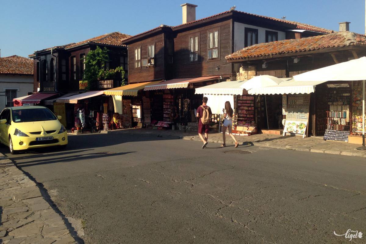 Az óvárosba nem lehet autóval behajtani. Csak a taxiknak •  Fotó: Rédai Attila