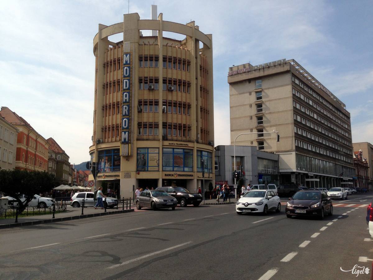 A sétálóutca bejárata •  Fotó: Rédai Attila