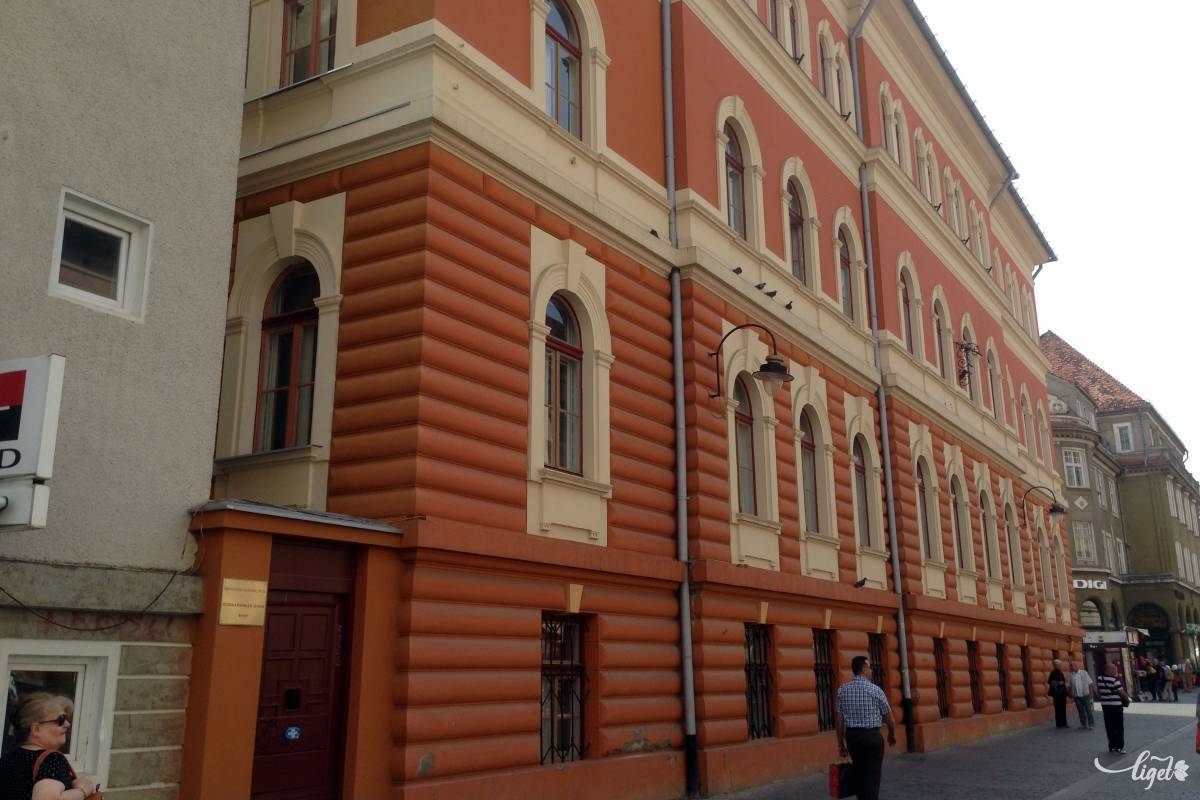 Ebben a palotában székel a területi vasúti igazgatóság •  Fotó: Rédai Attila