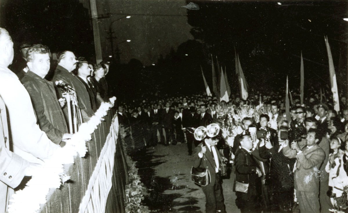 Nicolae Ceaușescu és a párt más vezetői Csíkszeredában, 1968. augusztus 26-án •  Fotó: Fototeca online a comunismului românesc