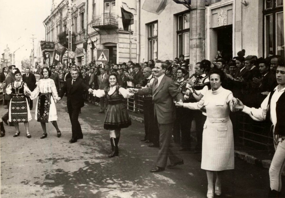 Jelenet Nicolae Ceaușescu csíkszeredai látogatásáról, 1976. október 5-én •  Fotó: Fototeca online a comunismului românesc