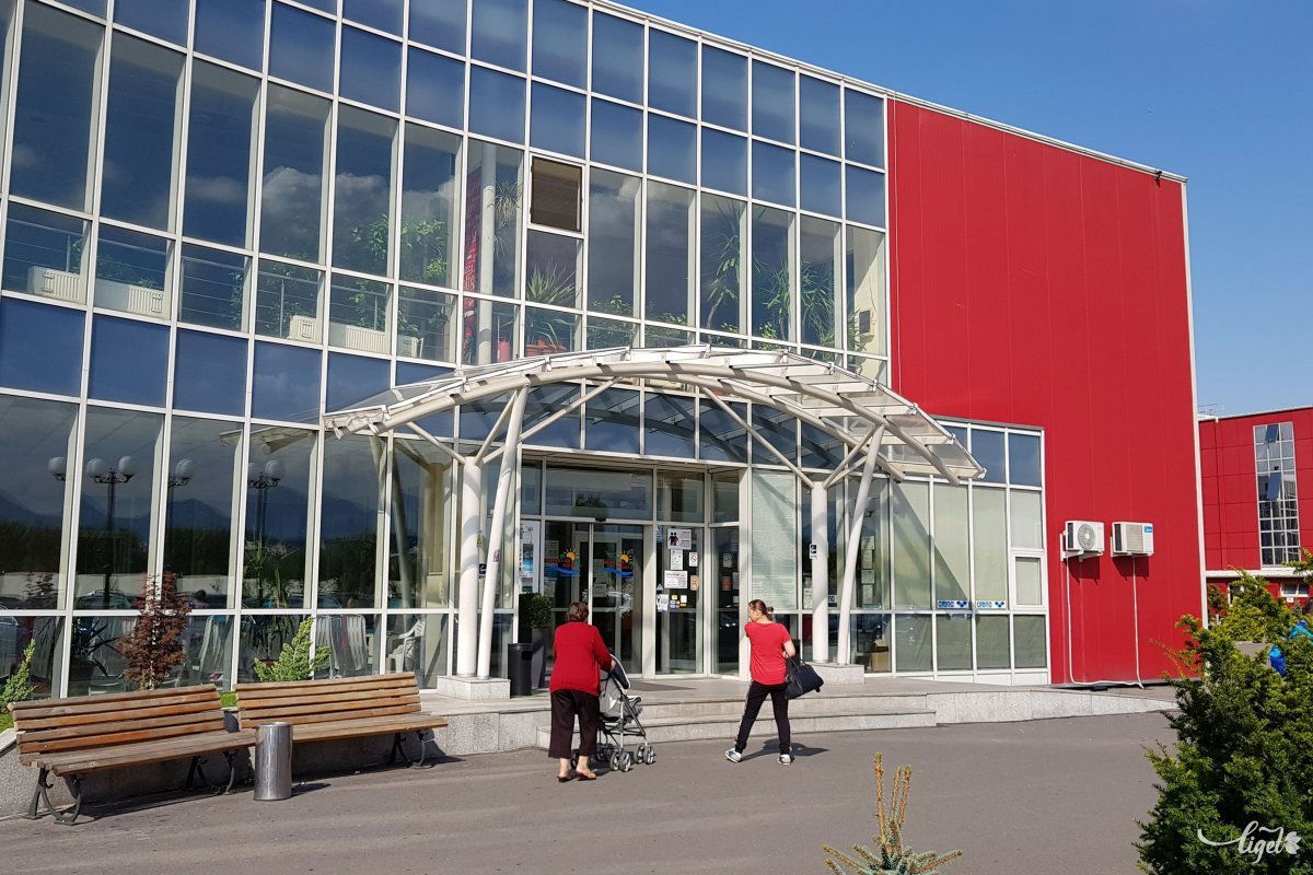 Már tizenegy éve várja a fürdővendégeket a brassói létesítmény •  Fotó: Rédai Attila