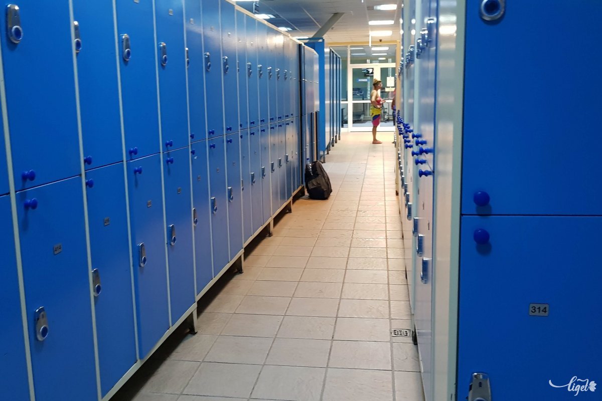Több száz rekesz közül az egyik a miénk. De melyik? •  Fotó: Rédai Attila