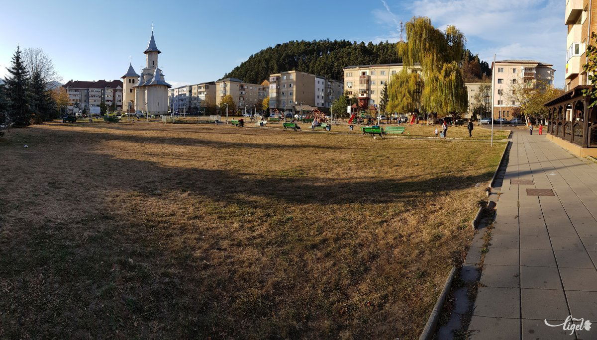Comănești főtere •  Fotó: Rédai Attila