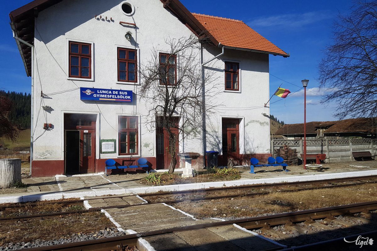 Vasúti állomás Gyimesfelsőlokon... •  Fotó: Rédai Attila