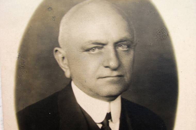 Politizálni a fősodorral szemben: Bernády és különutas pártja